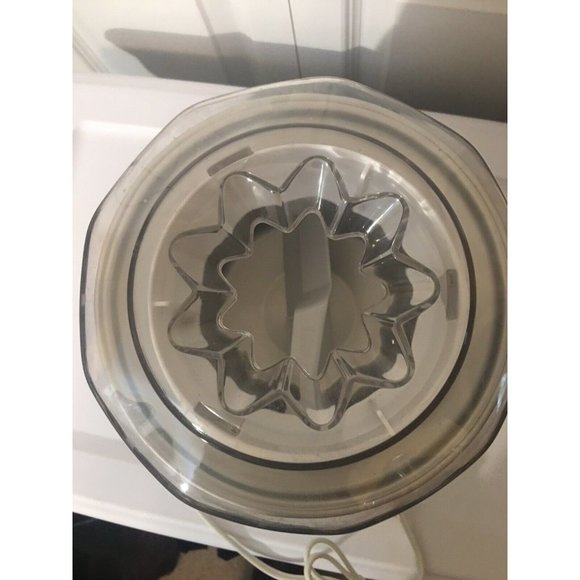 Cuisinart Frozen Yogurt Ice Cream & Sorbet Maker -MAKES 1.5 QUARTS /AUTOMATIC‎ - Picture 2 of 7